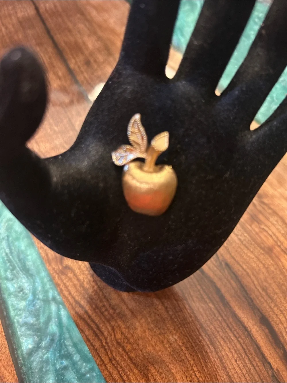 Avon Vintage/Retro Gold Tone 1970’s Apple Brooch Pin 17mm